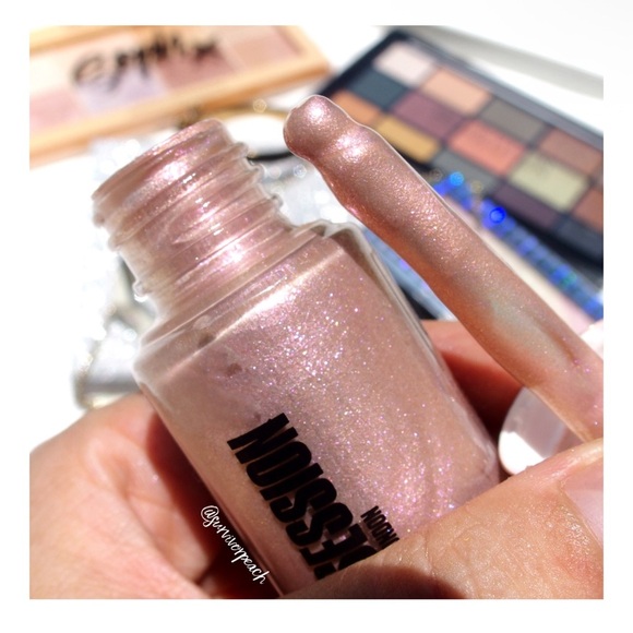 Makeup Obsession Liquid Illuminator – Fierce (0.51 fl oz / 15 mL) - Picture 4 of 5